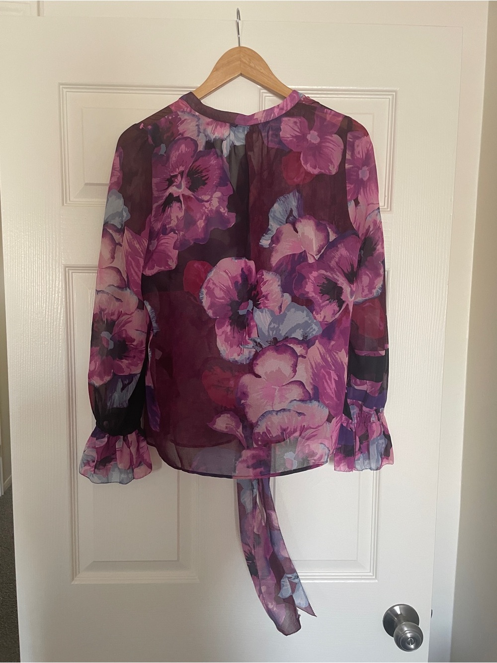 ๐ White House Black Market Sheer Purple Floral Tie-Neck Blouse ๐ - Picture 4 of 7